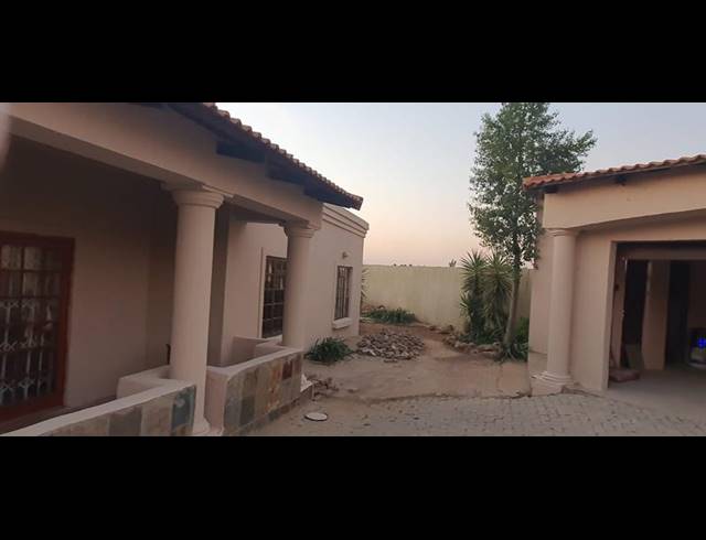 4 BEDROOM HOUSE FOR SALE IN SOSHANGUVE T